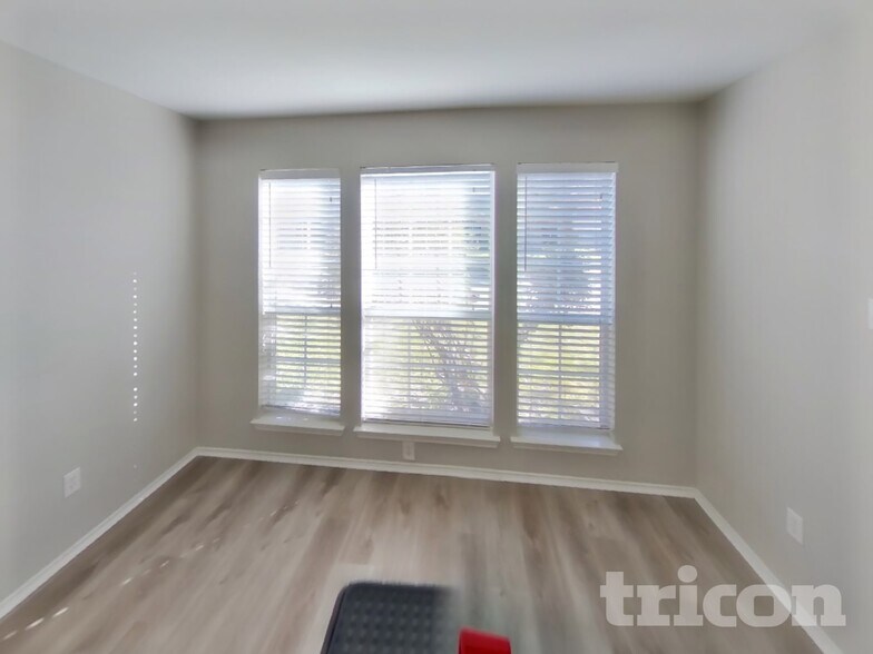 Building Photo - 1701 Pecan View Dr