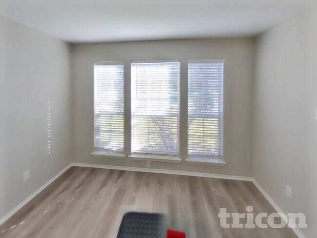 Building Photo - 1701 Pecan View Dr