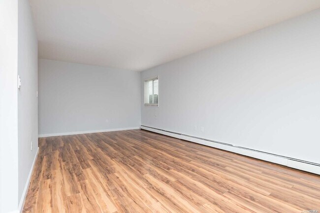 Building Photo - 257 N Newbridge Rd