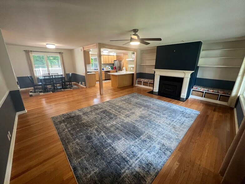 Building Photo - 919 Magdeline Dr