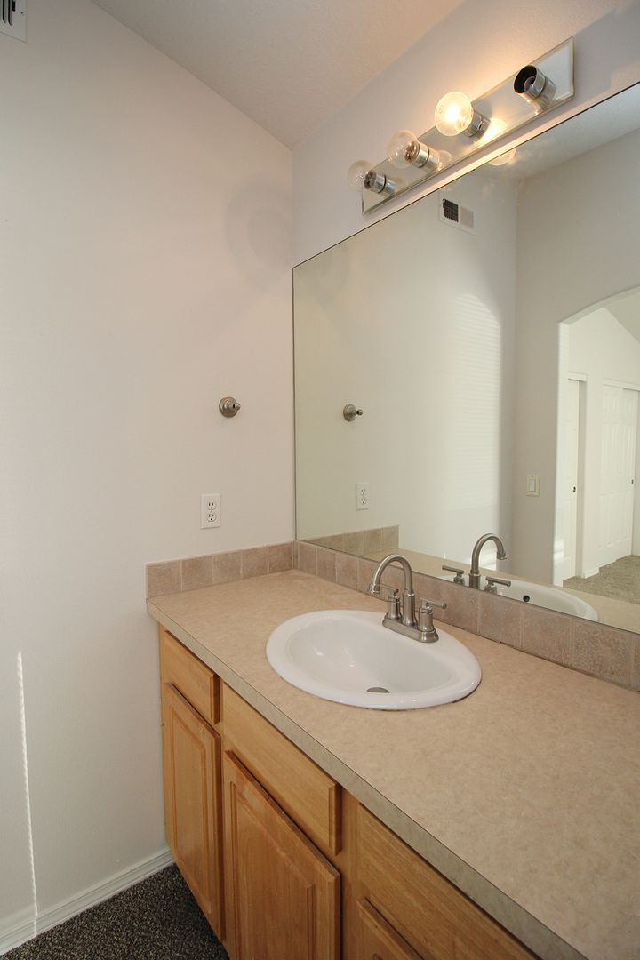 Building Photo - 1630 SE 4th St