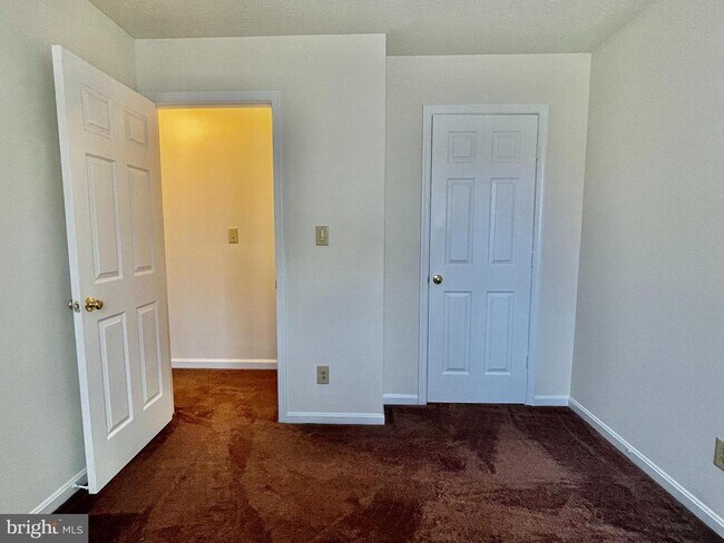 Building Photo - 501 Tolbelt Ct