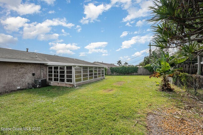 Building Photo - 608 Sacre Coeur Dr