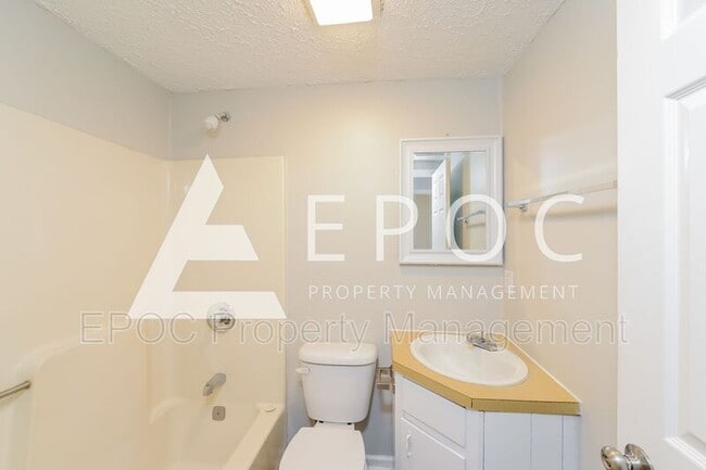 Building Photo - 2616 Manchester St