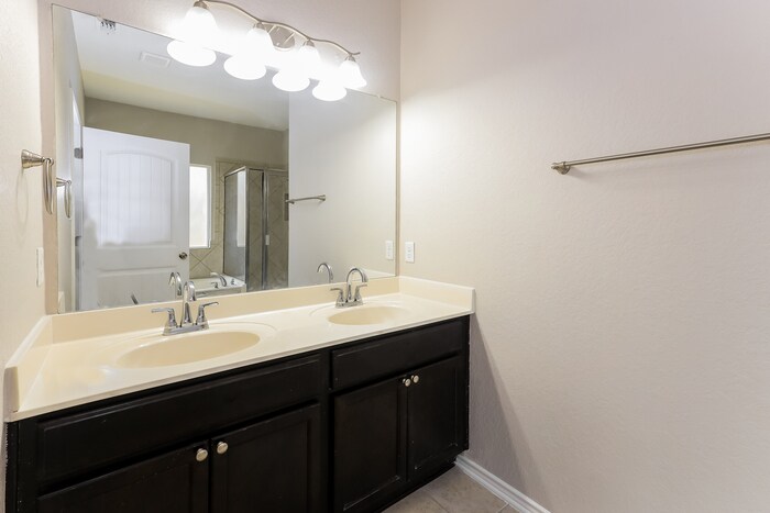 Building Photo - 8422 Buckhorn Parke