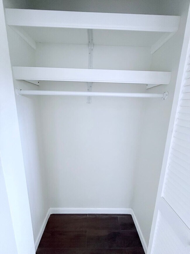 Building Photo - 3-Bed/2-Bath Sarasota Gem: Private Pool & Central Location!!