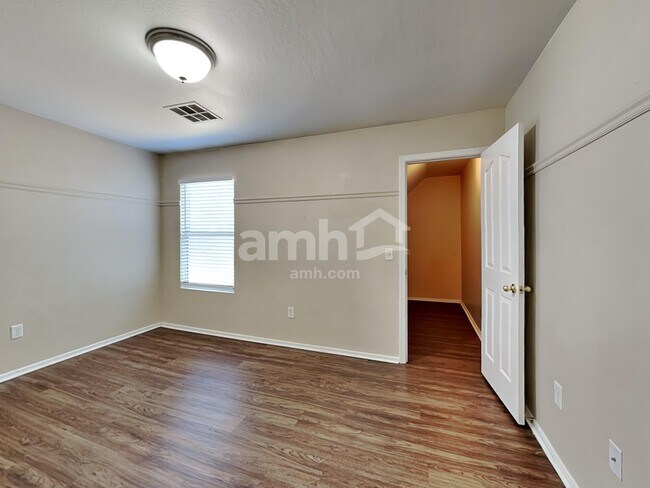 Building Photo - 7413 S 40th Ave