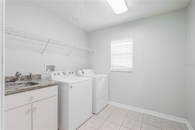 Building Photo - 10457 Canary Isle Dr