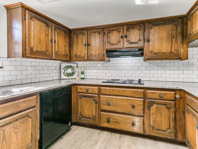 Building Photo - Clador