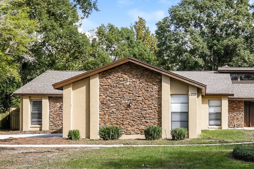Primary Photo - 1203 Trotwood Blvd