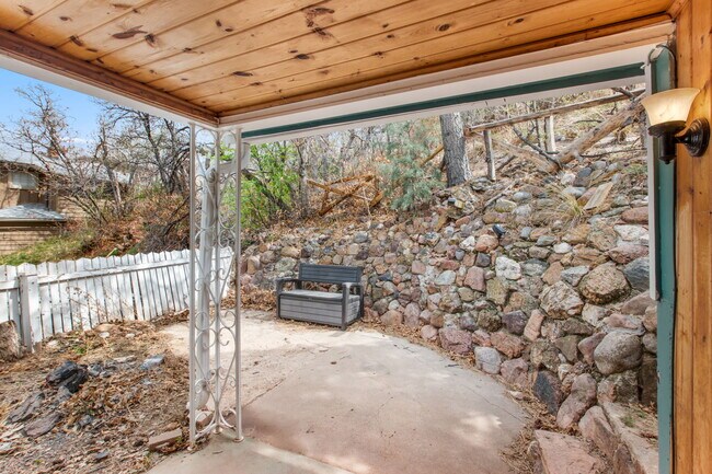 Building Photo - 807 Shoshone Pl