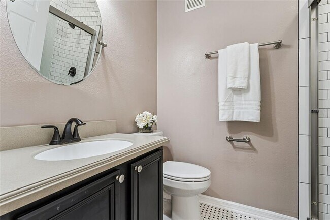 Building Photo - 4571 Virginia Dr