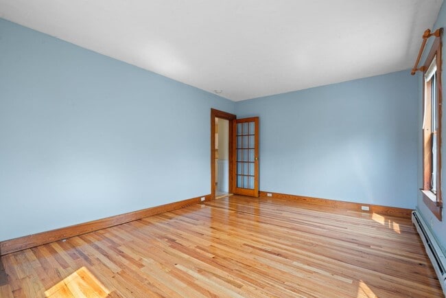 Building Photo - 106 Bismark St
