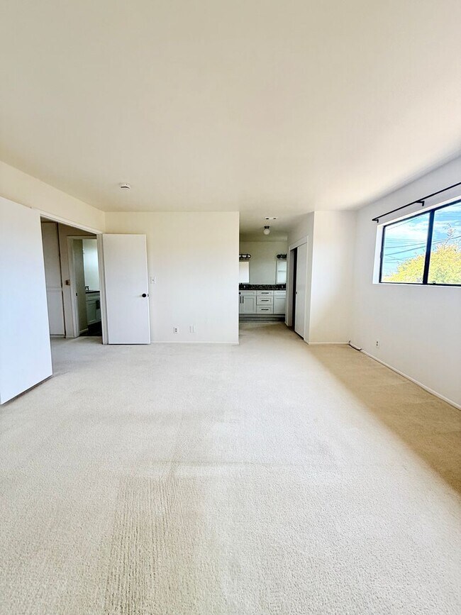 Building Photo - 3Bed/3Bath House Plus Office in South Torr...