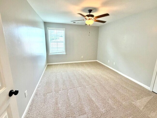 Building Photo - 82 Clear Springs Dr