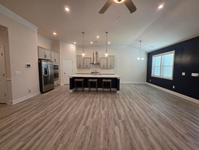 Building Photo - 3360 Rustic Dr