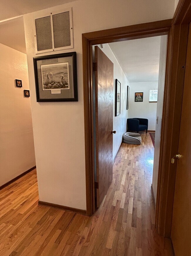 Building Photo - 302 N 37th Ave