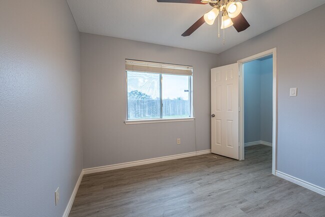 Building Photo - 1126 Noble Glen Dr