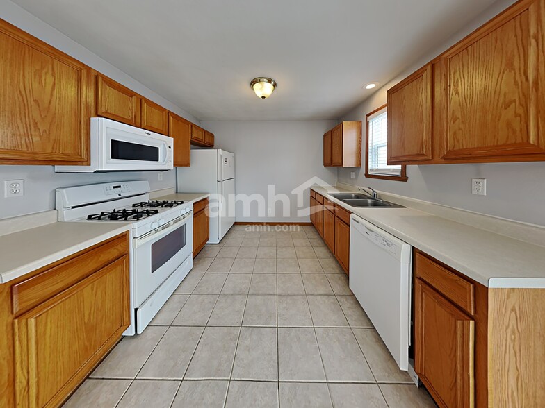 Building Photo - 3042 Bauer Dr