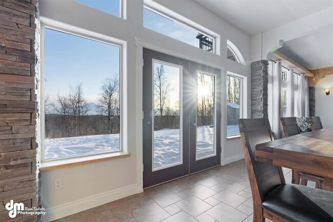Building Photo - Gorgeous Palmer Home!