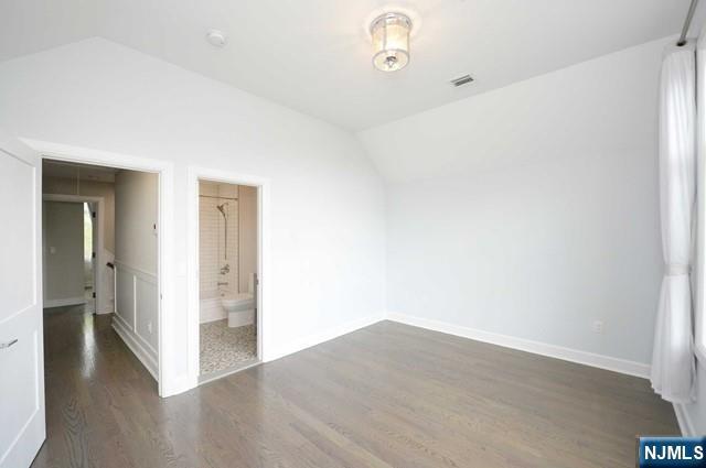 Building Photo - 555 Edgewater Ave