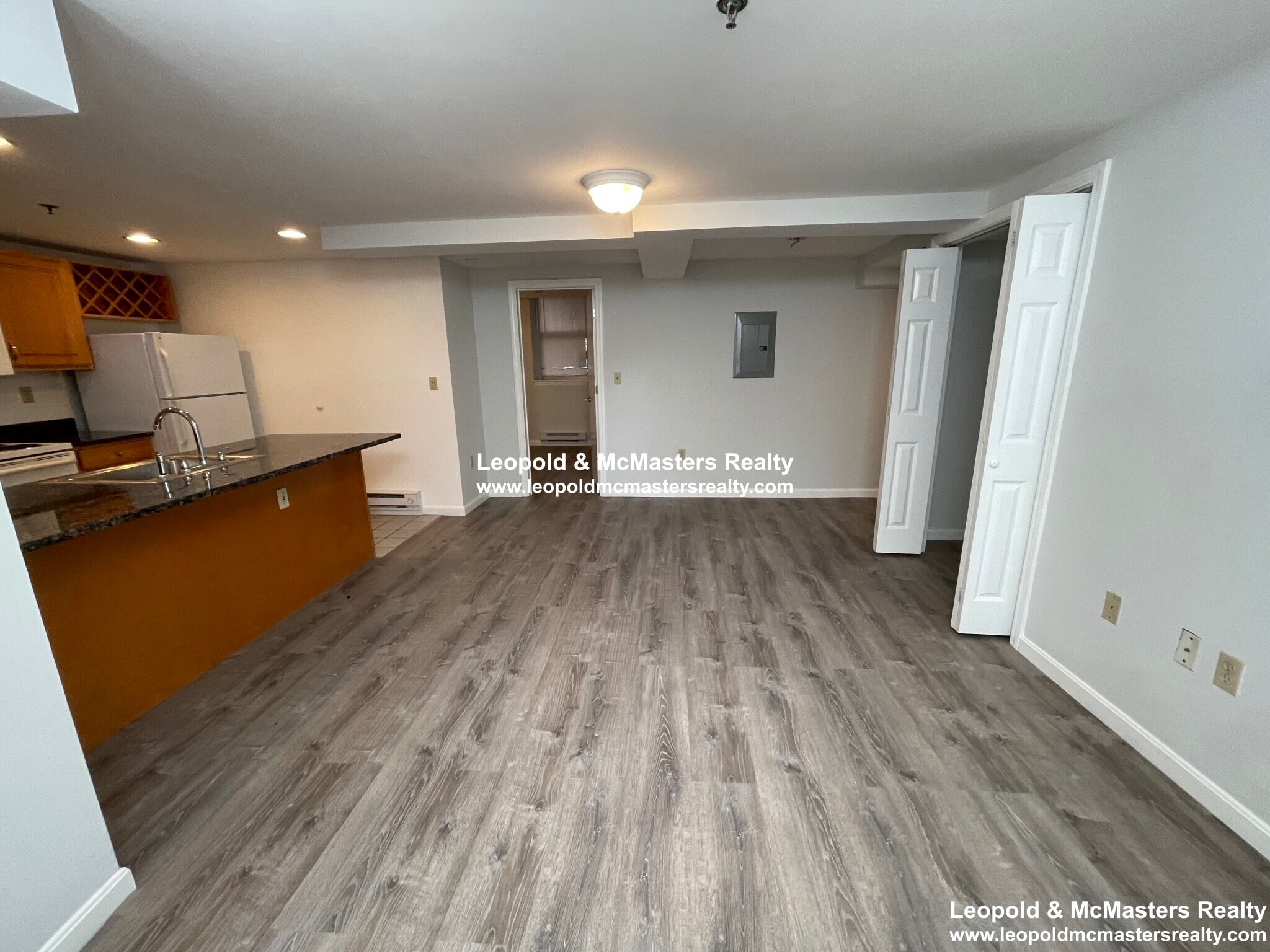 Building Photo - 131 Park Dr