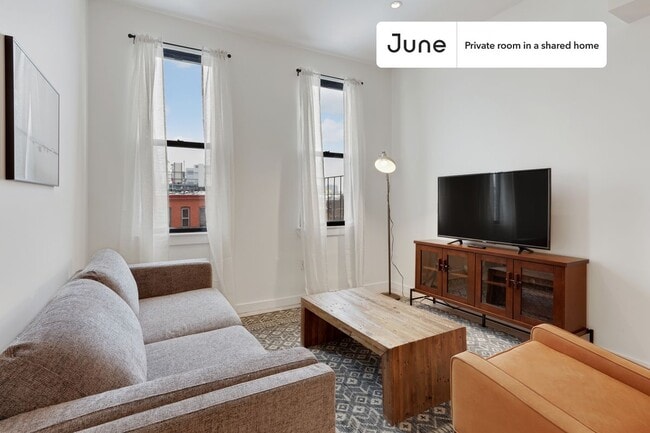 Building Photo - Private bedroom in 5 bed/3 bath Home