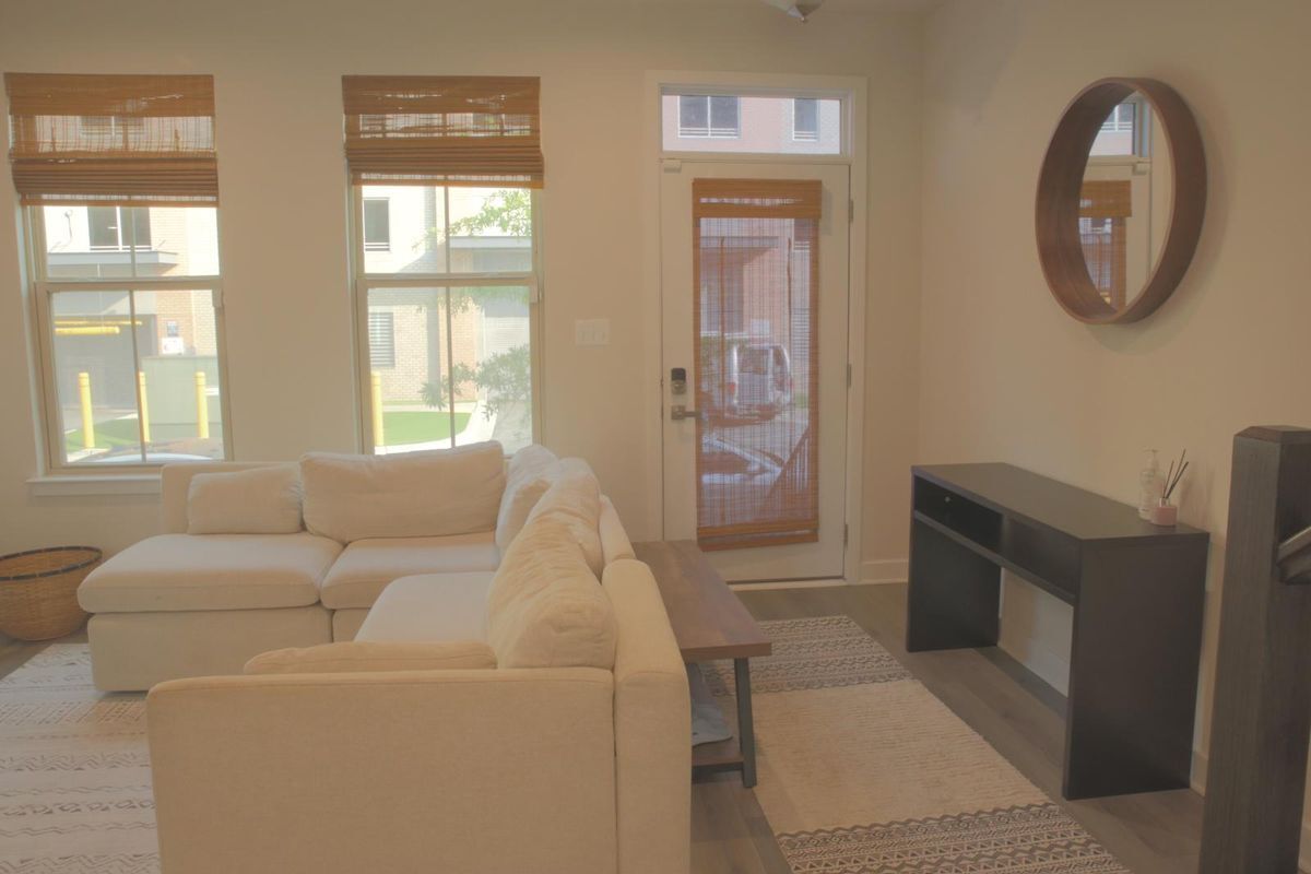 Building Photo - 2816 Devonshire Clfs Ter