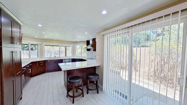 Building Photo - 1825 Celeste Ln