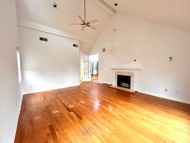Master Bed - 56 Red Coat Rd