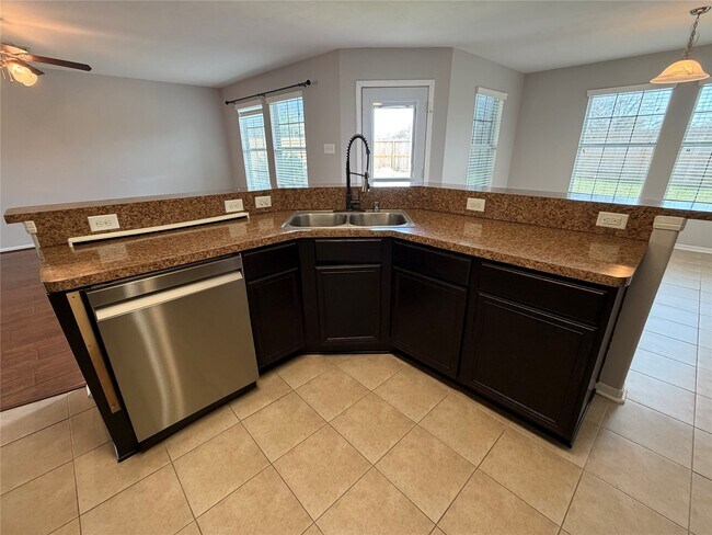 Building Photo - 9403 Sunflower Ridge Ln