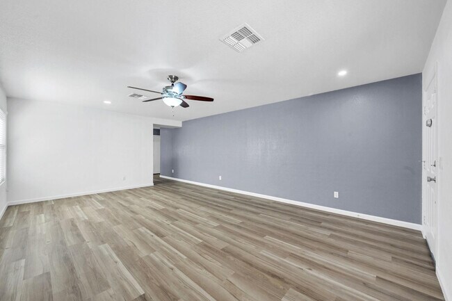 Building Photo - 1125 E Milada Dr