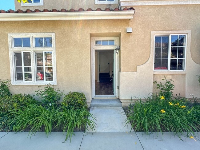 Building Photo - COMING SOON! 3 Bedroom Home for Rent in Valencia!