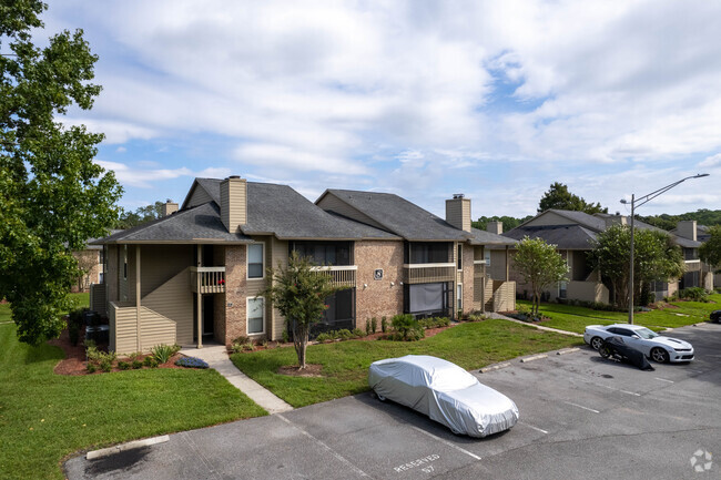 Building Photo - The Landings at Belle Rive