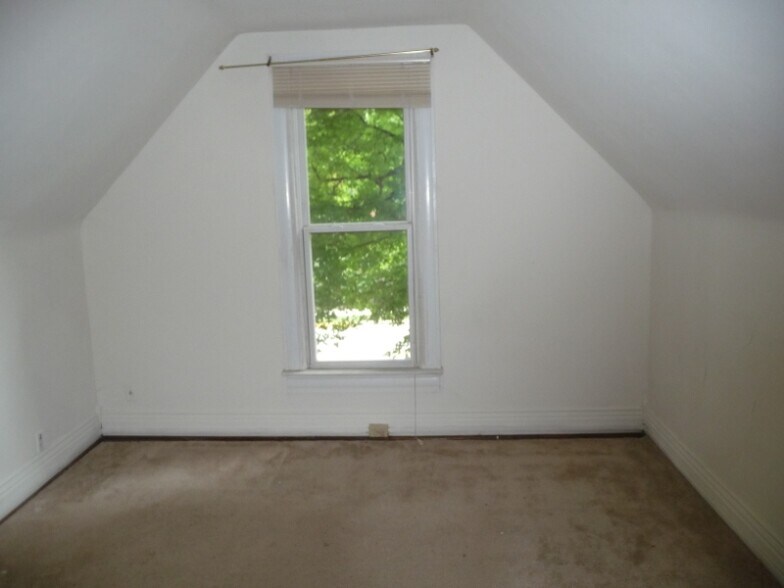 Building Photo - 456 N Salisbury St