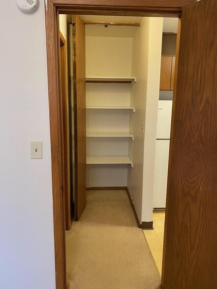 Pantry or linen closet - 1022 Arkwright St N