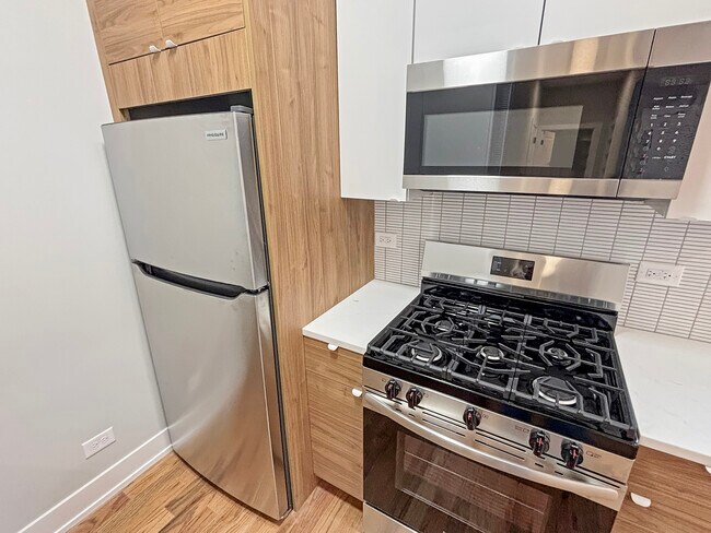 Building Photo - 2127 W 18th St