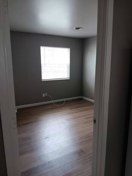 Building Photo - 101 Sandstone Ct