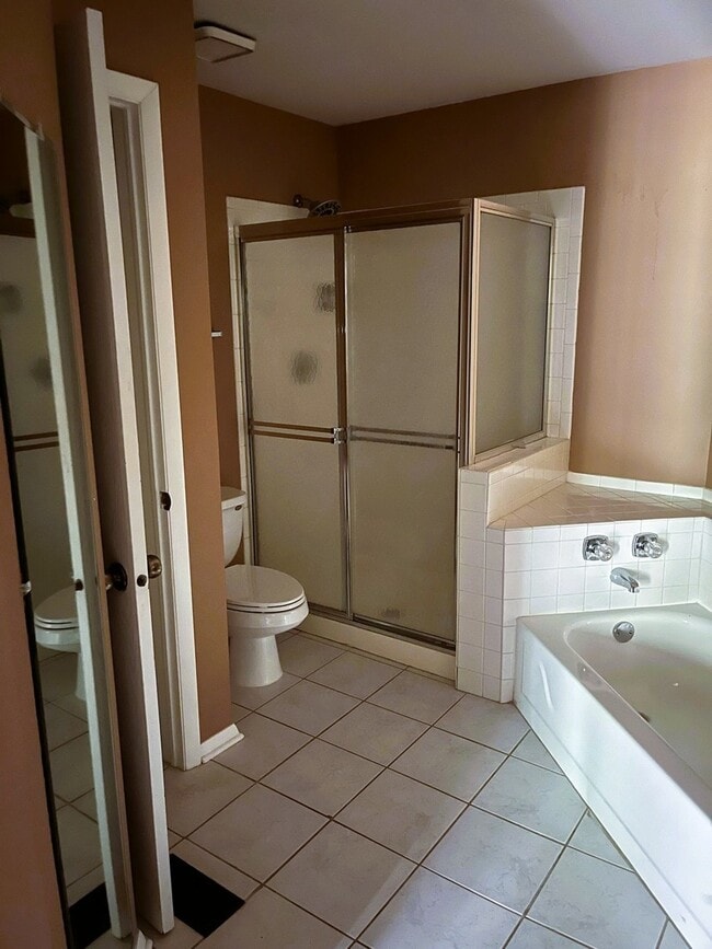 Building Photo - 4427 Edinburg Ln