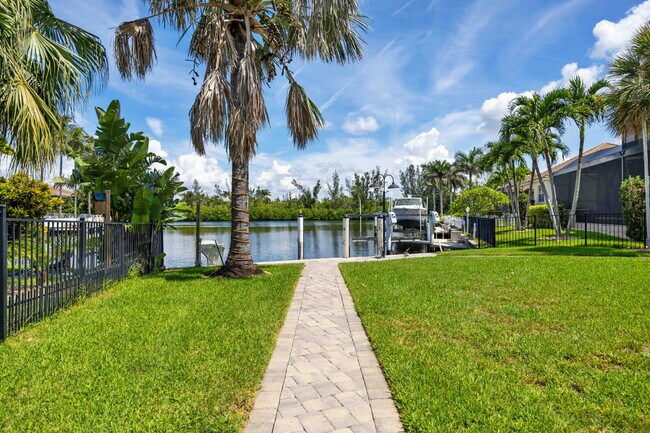 Building Photo - Burnt Store Isles canal home