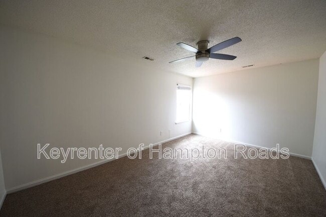 Building Photo - 192 S Hall Way