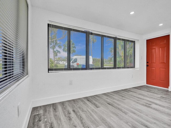 Building Photo - 940 SW 28th St