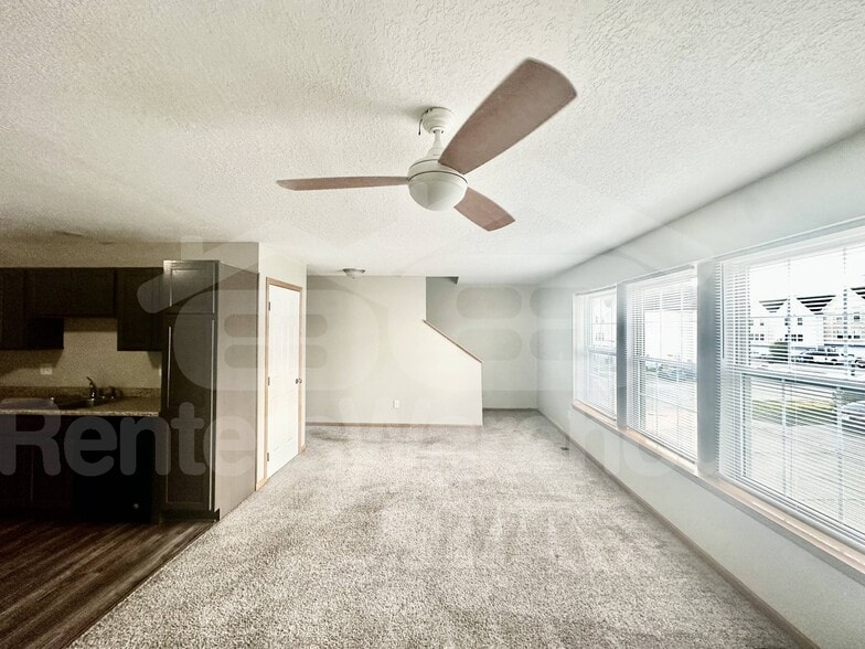 Building Photo - 1166 SE Village View Ln