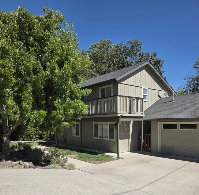 Building Photo - 3310 Manzana St