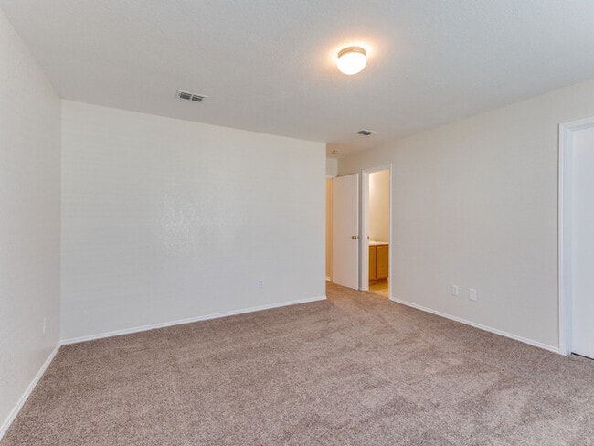 Building Photo - 1609 Castle Ridge Road