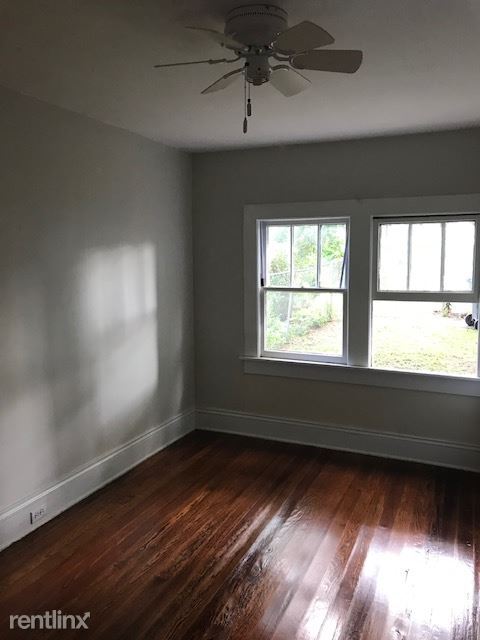 Building Photo - 2 br, 1 bath House - 617 East Moulton street