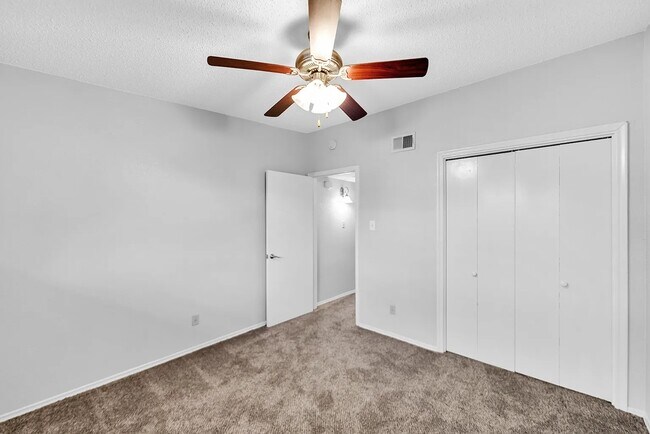 Building Photo - 803 Oakland St