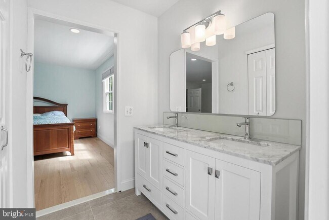 Building Photo - 1316 Heller Dr