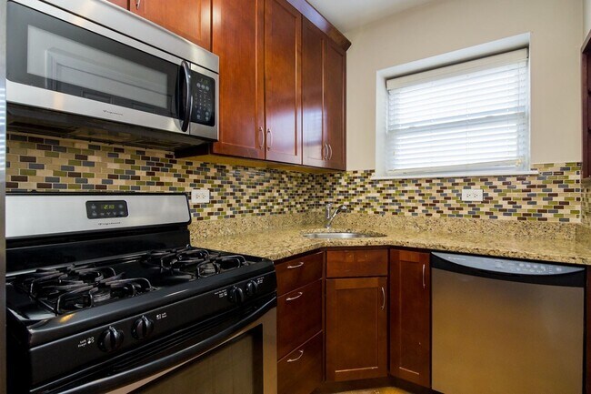 Building Photo - 6501 N Claremont Ave