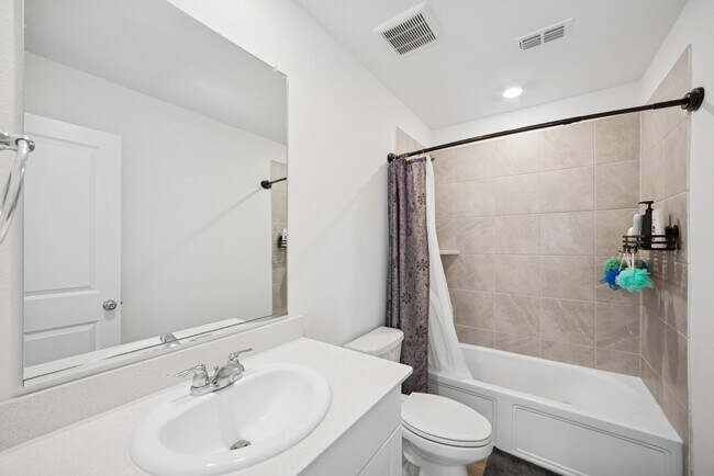 Building Photo - 10040 Thornapple Rd